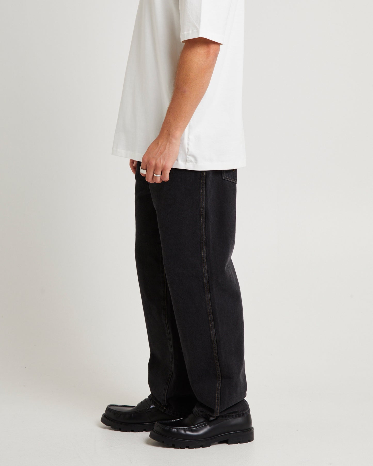 Slacker Relaxed Jeans Ledger Worn Black