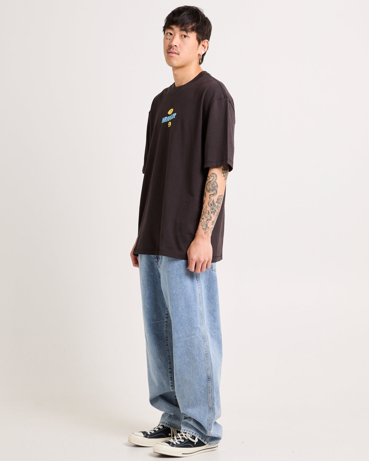 World Tour Slacker T-Shirt WORN BLACK