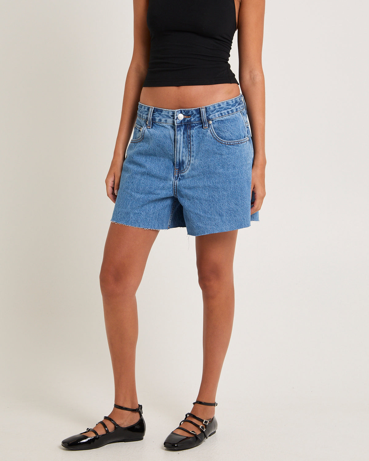 Kourtney Raw Chop Denim Shorts MID 90'S