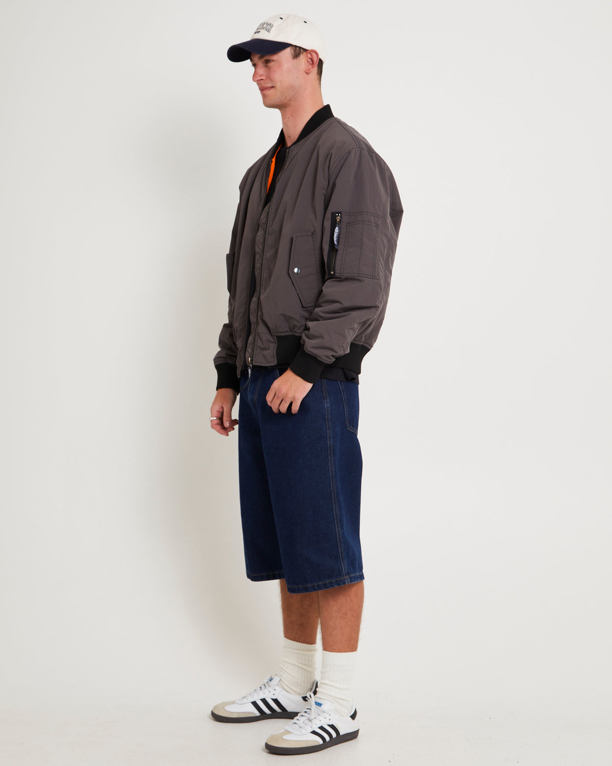 Dime Bomber Jacket BLACK