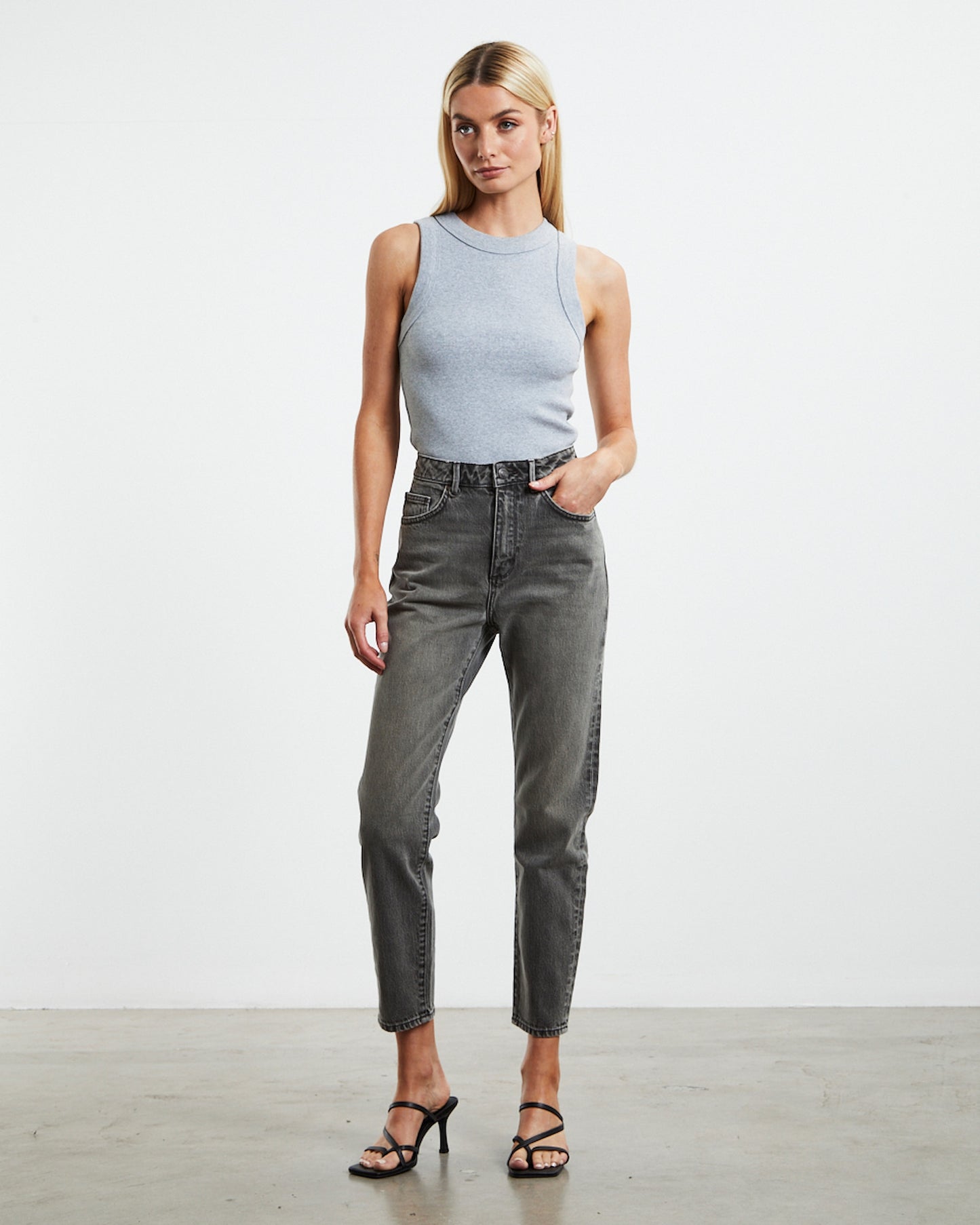 Lola Mom Jeans Fade Away Black
