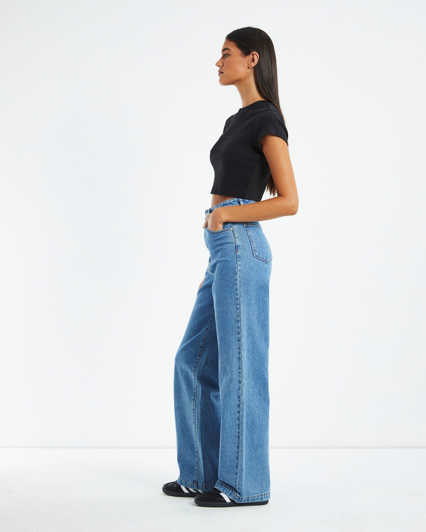 A 90s Crop Tee Black