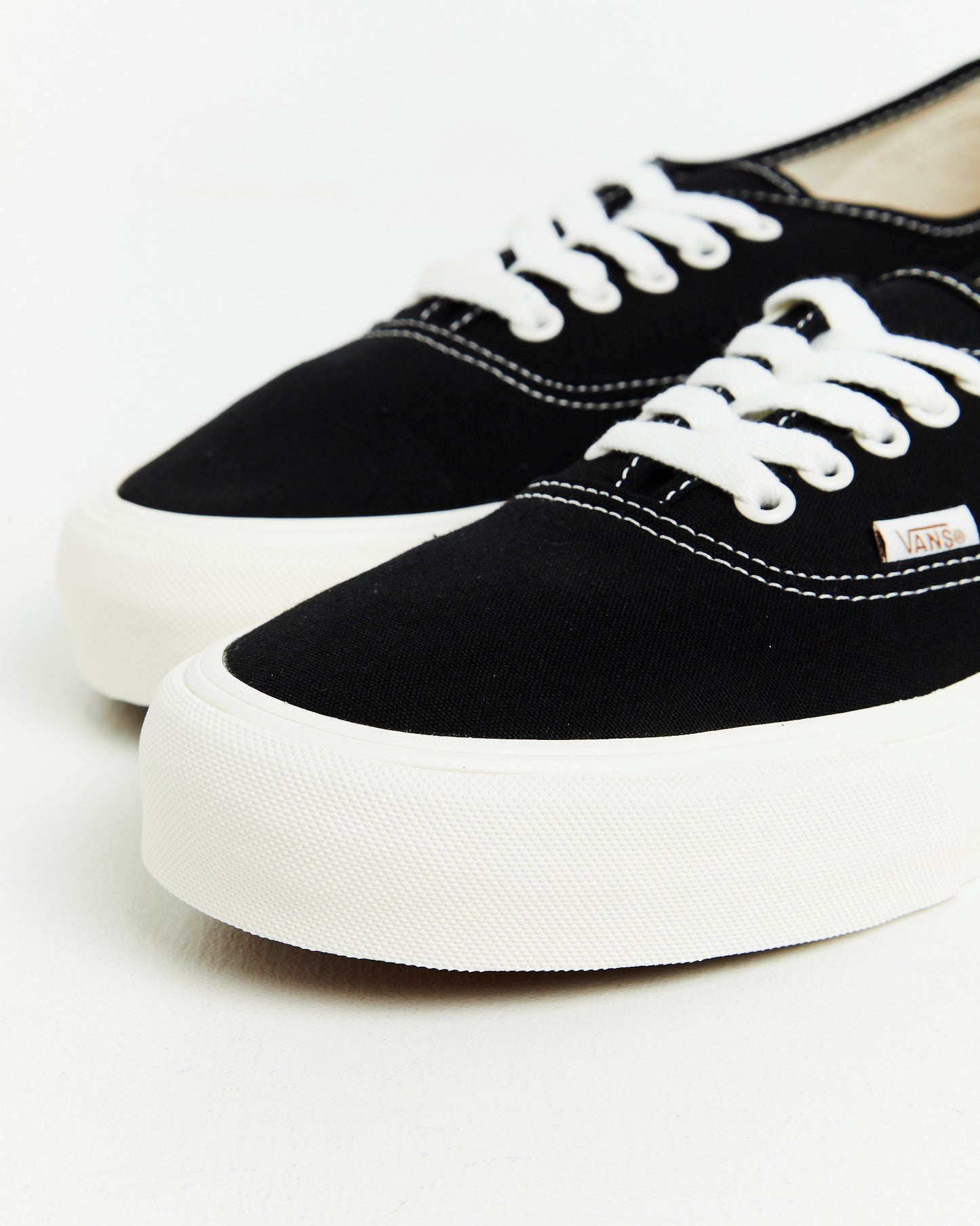 Authentic VR3 Marshmallow Black