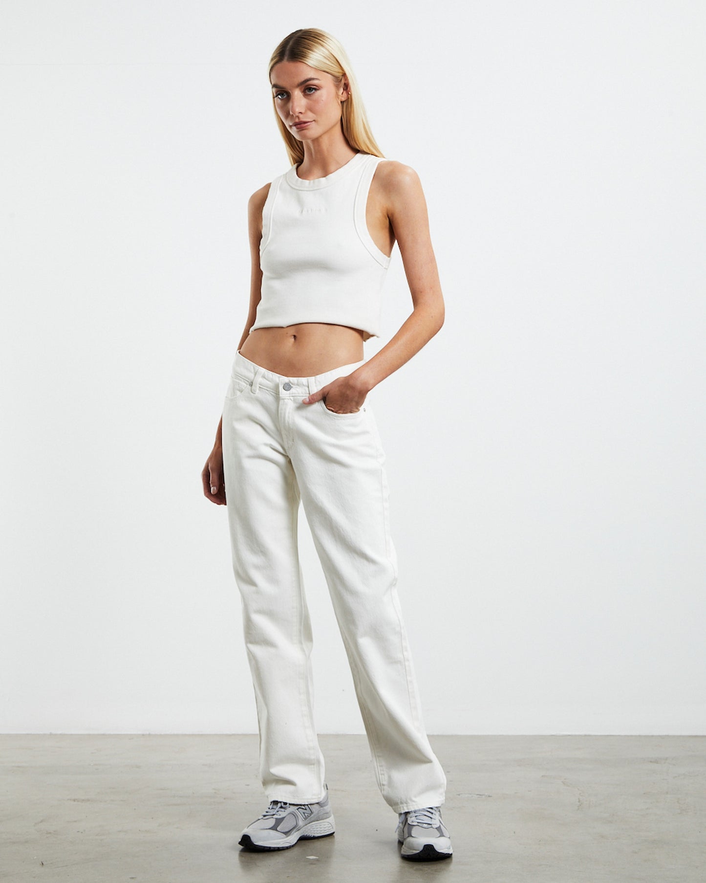 A 99 Low Straight Jeans Washed White