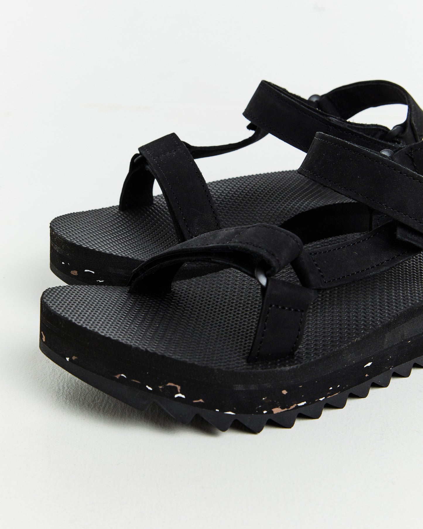 W Universal Ceres Sandals Black