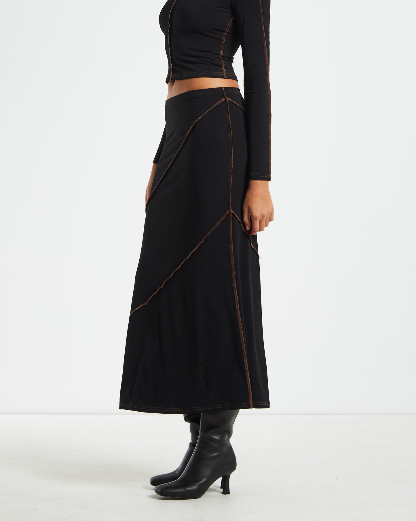 Amelie Slinky Contrast Skirt in Black