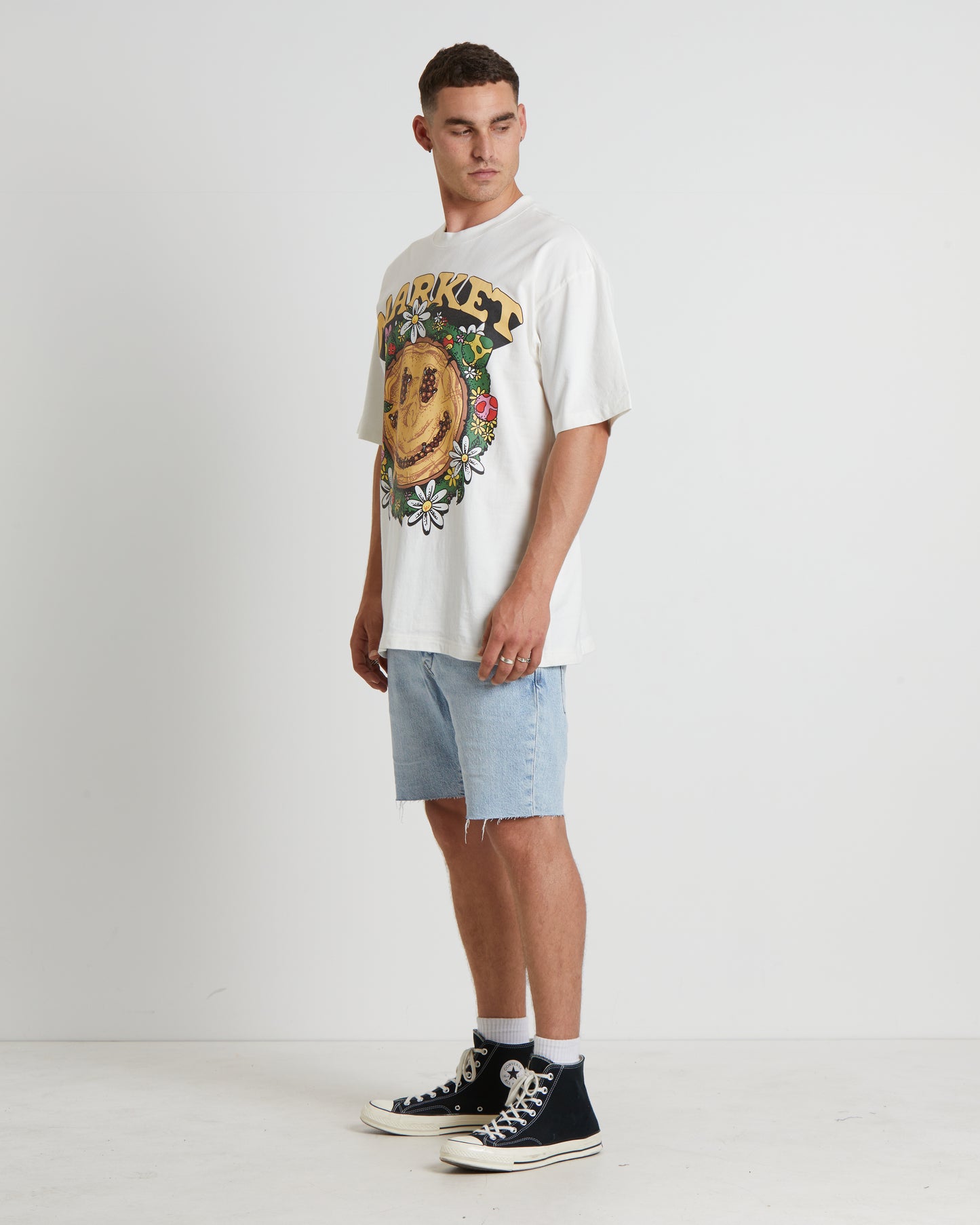 Smiley Decomposition Short Sleeve T-Shirt in Cloud White