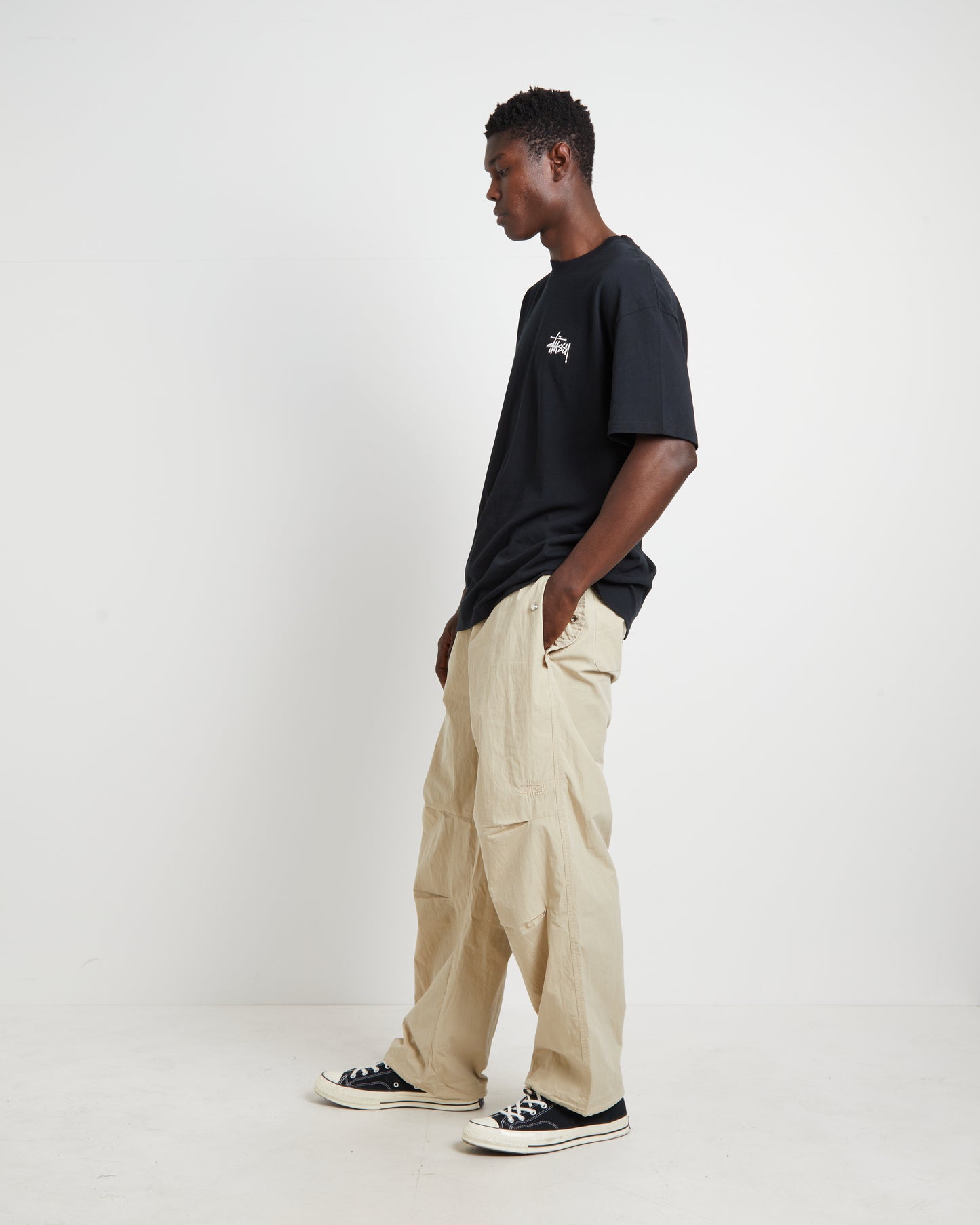 Solid Offset Graffiti Short Sleeve T-Shirt in Black