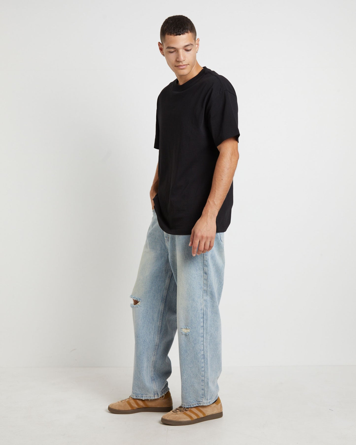 Knocker Wide Leg Jeans in Tinted Blue Trashed