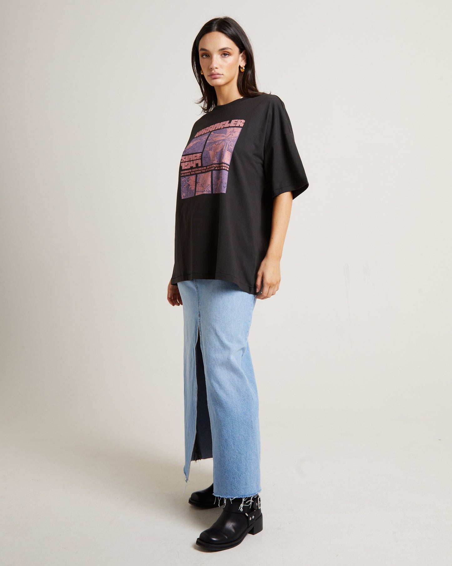 Boxy Slouch T-Shirt in Dragonfly Black