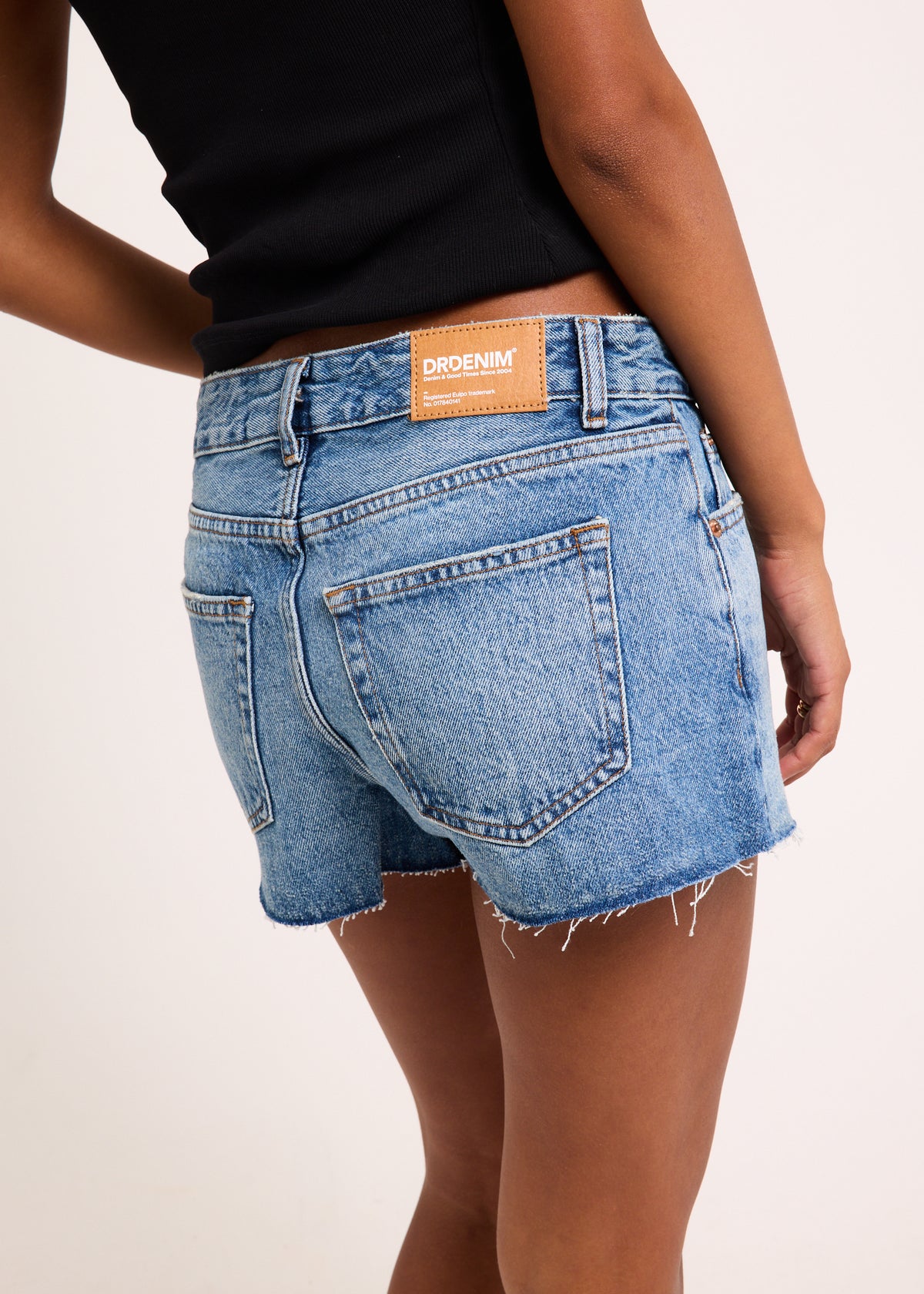 Skye Shorts Stream Superlight Worn Raw Hem Stream Sky Fade