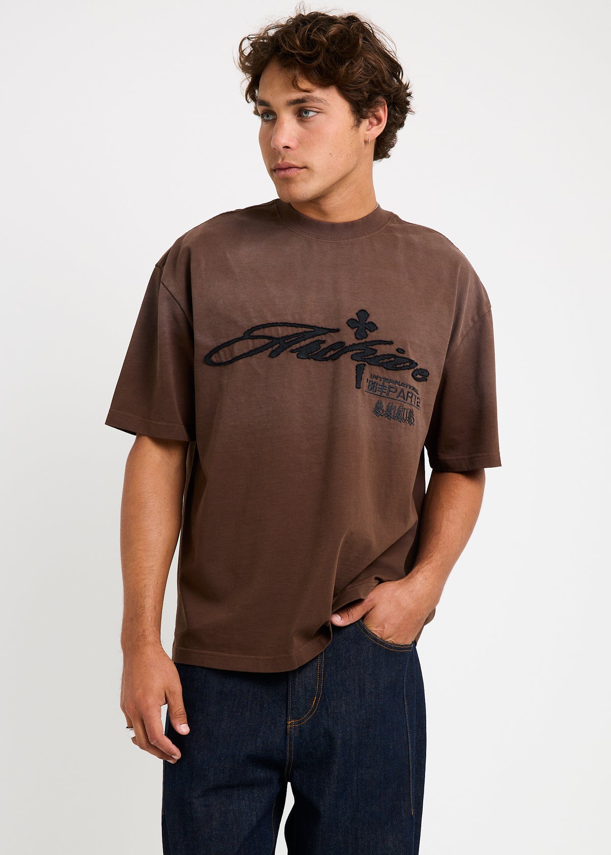 Cursive T-Shirt BROWN