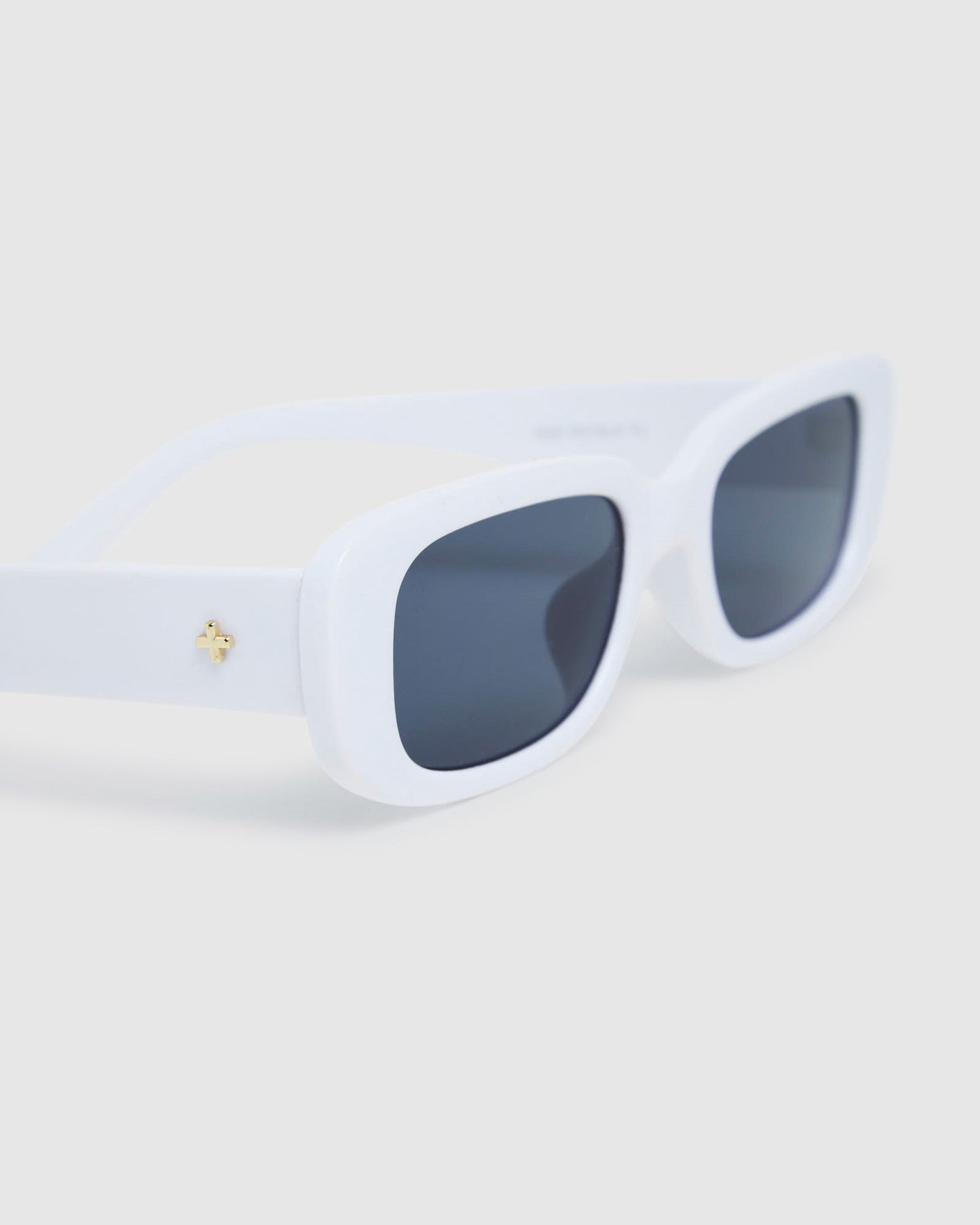 Rue Sunglasses White/Black