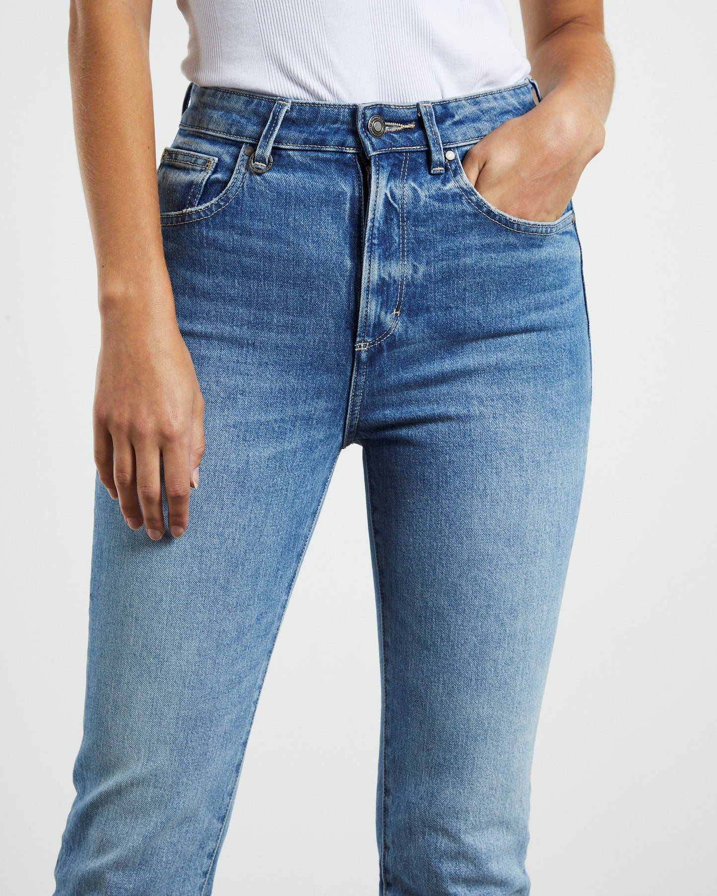 Lola Mom Jeans Transpire Blue