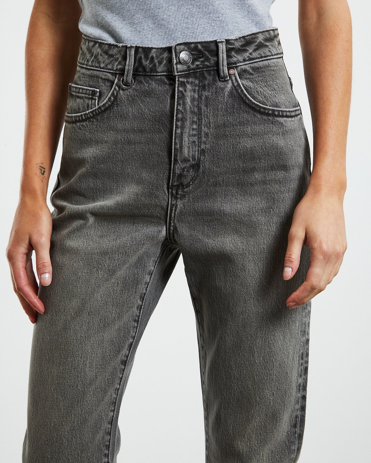 Lola Mom Jeans Fade Away Black