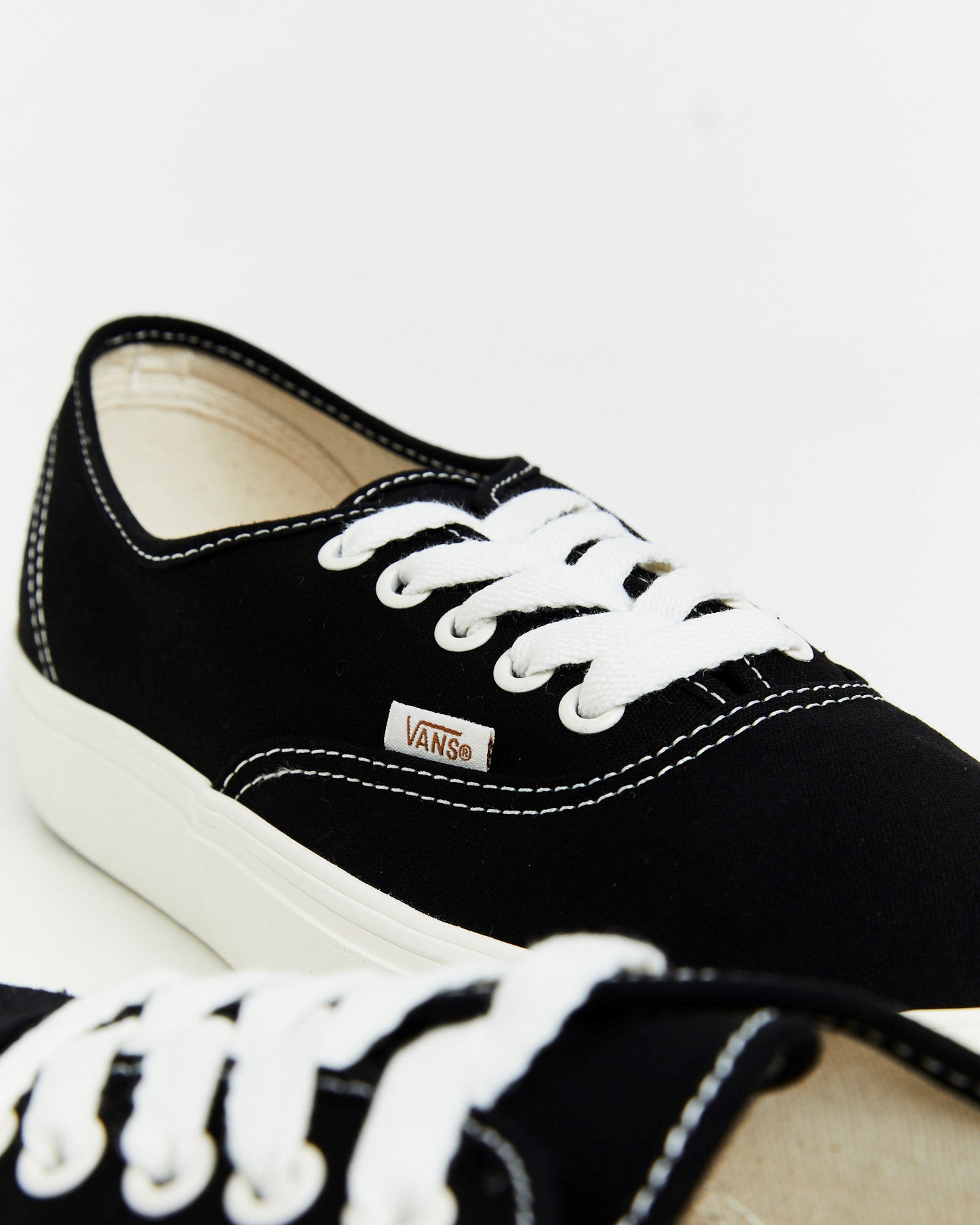 Authentic VR3 Marshmallow Black