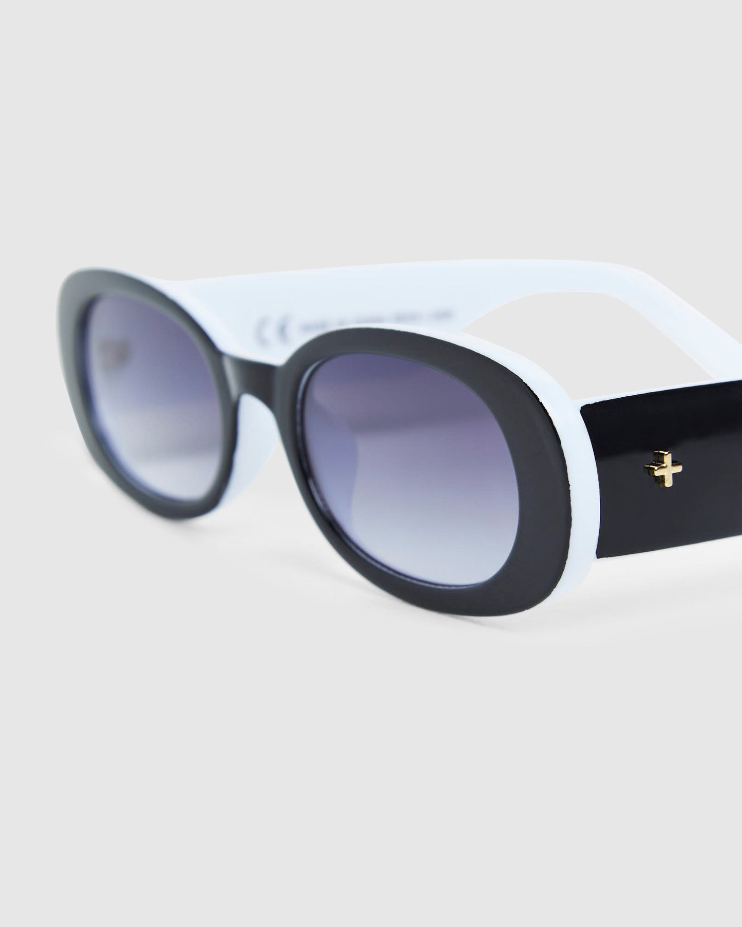 Jones Sunglasses Black/White