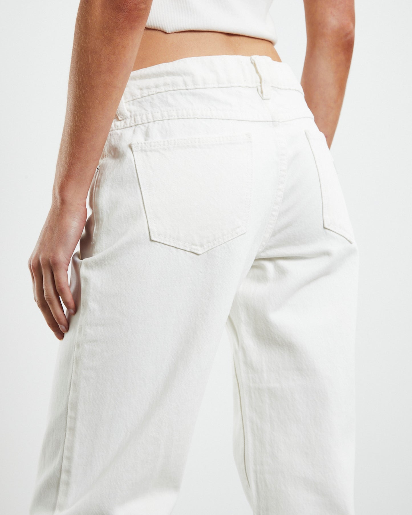 A 99 Low Straight Jeans Washed White