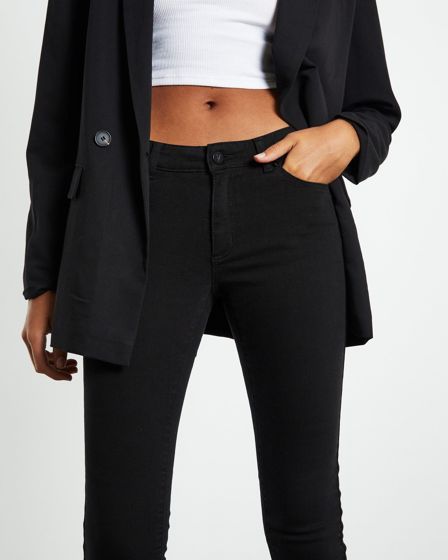 A 99 Low Rise Skinny Jeans True Black
