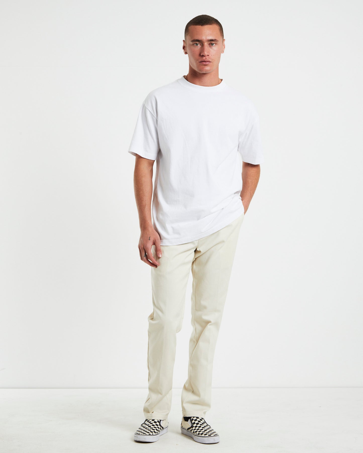 872 Slim Tapered Pants in Bone