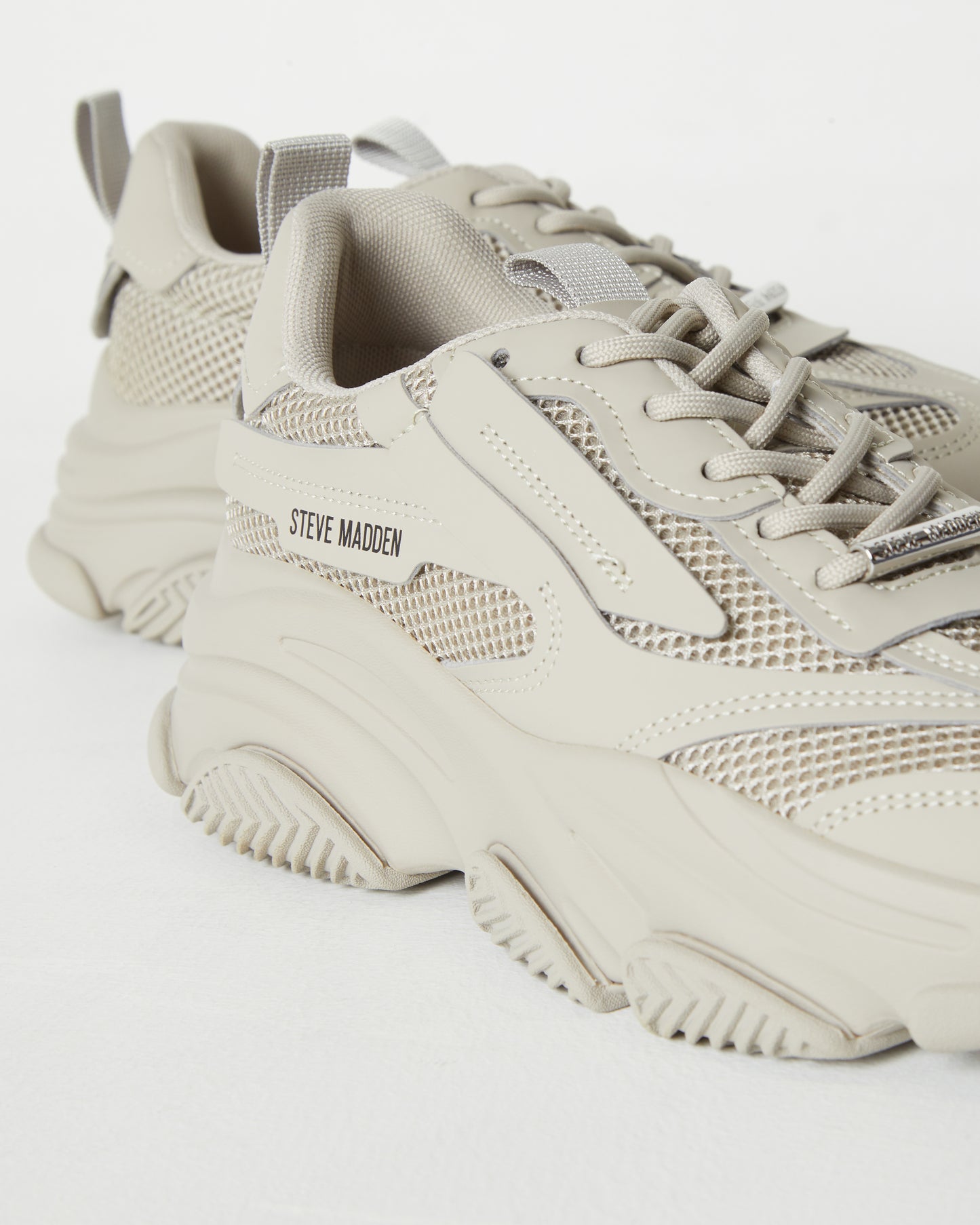 Possession Driege Sneakers in Grey