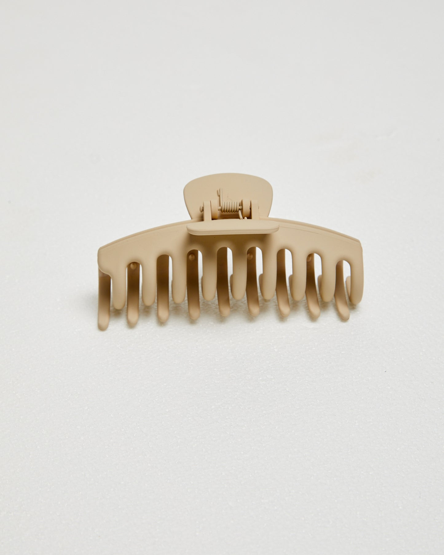 Matte Claw Clips in Brown/Beige