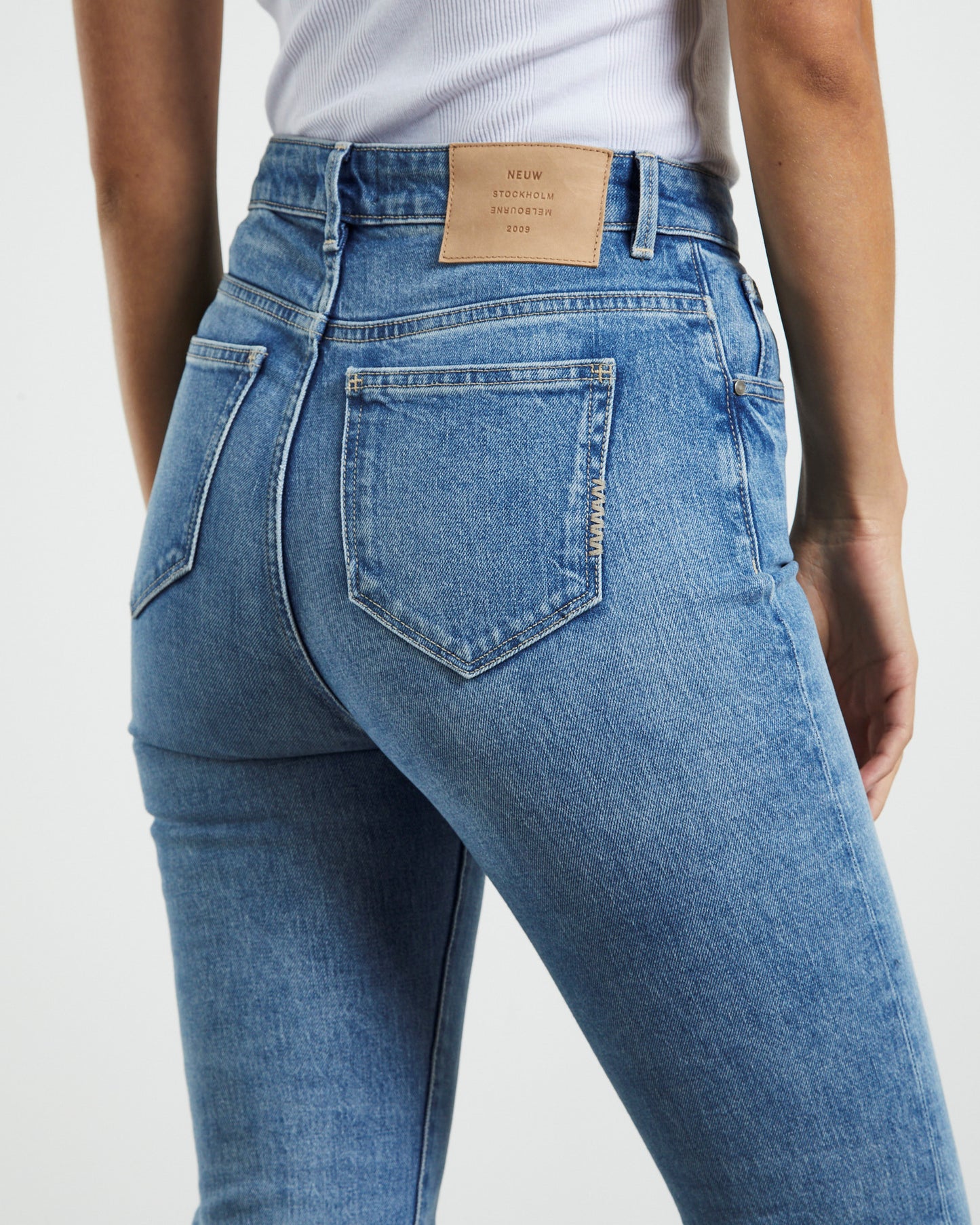 Lola Mom Jeans Transpire Blue