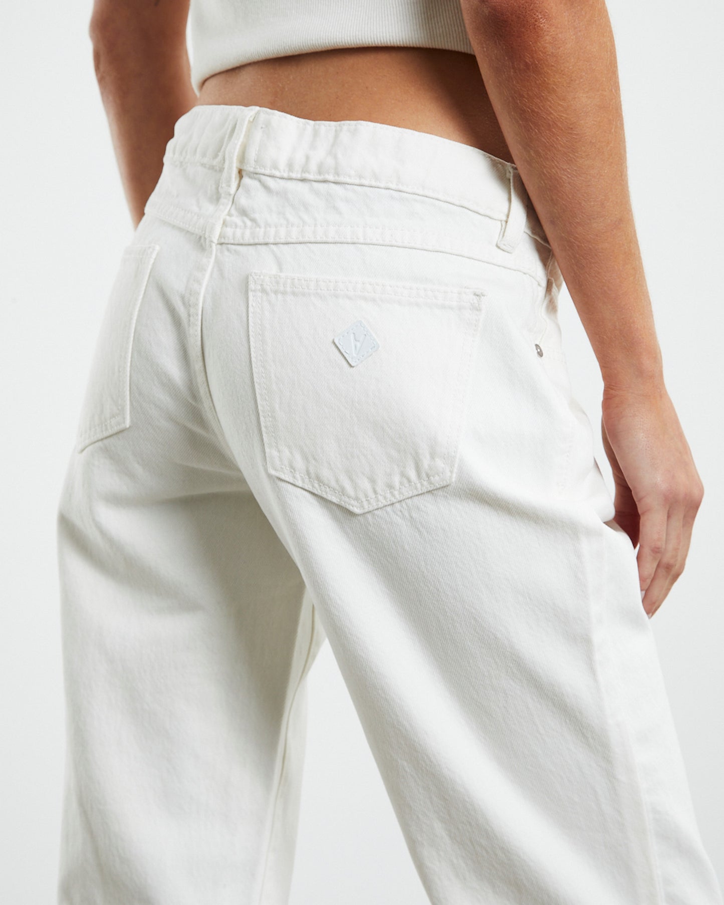 A 99 Low Straight Jeans Washed White