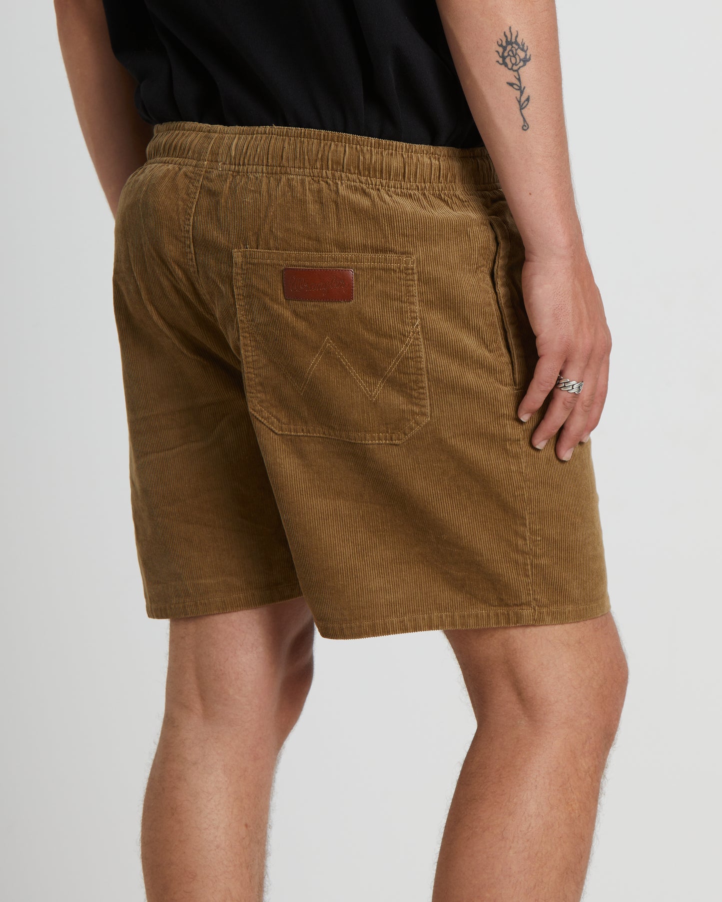 Roomie Shorts in Beach Grass