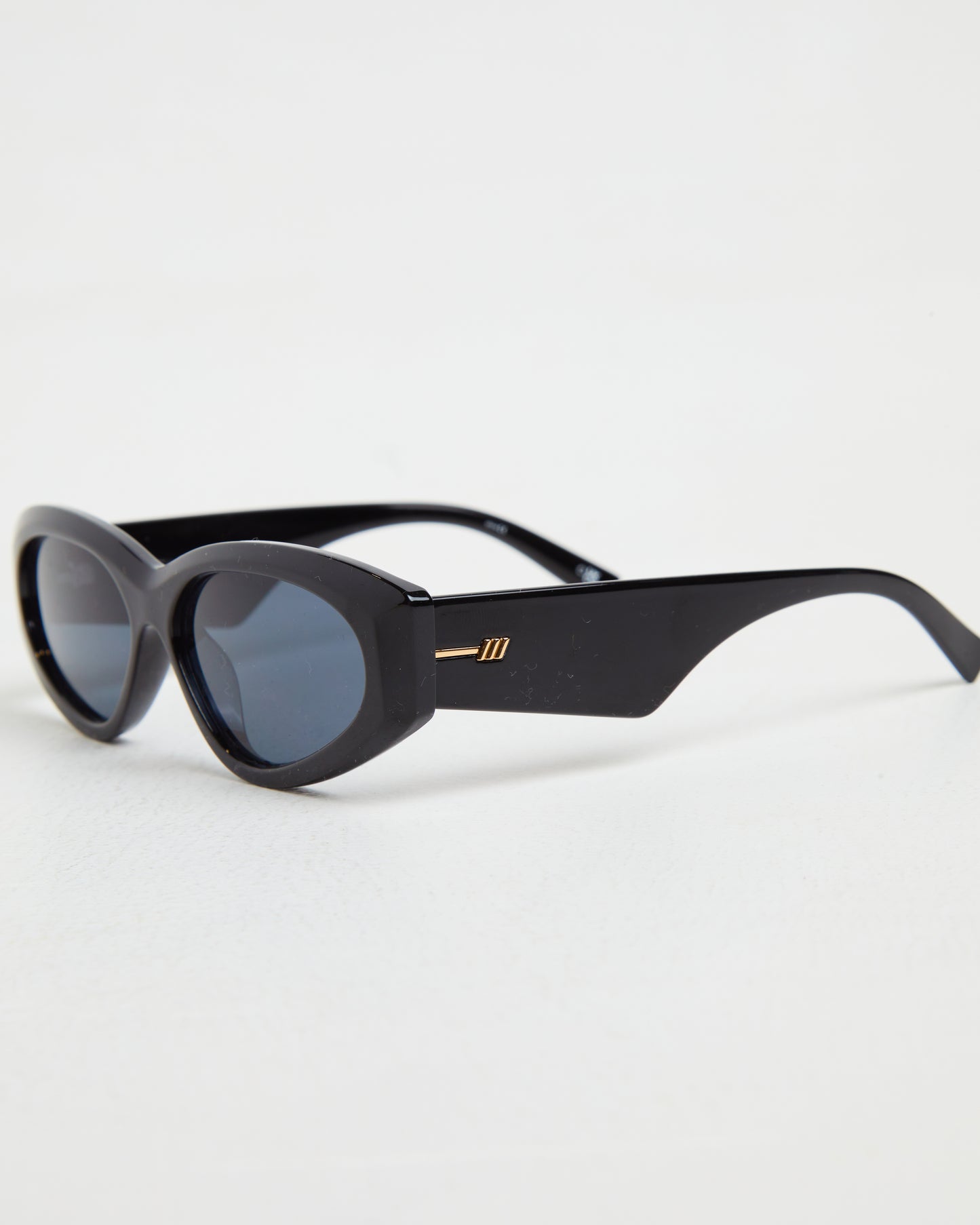 Under Wraps Sunglasses in Black/Smoke Mono